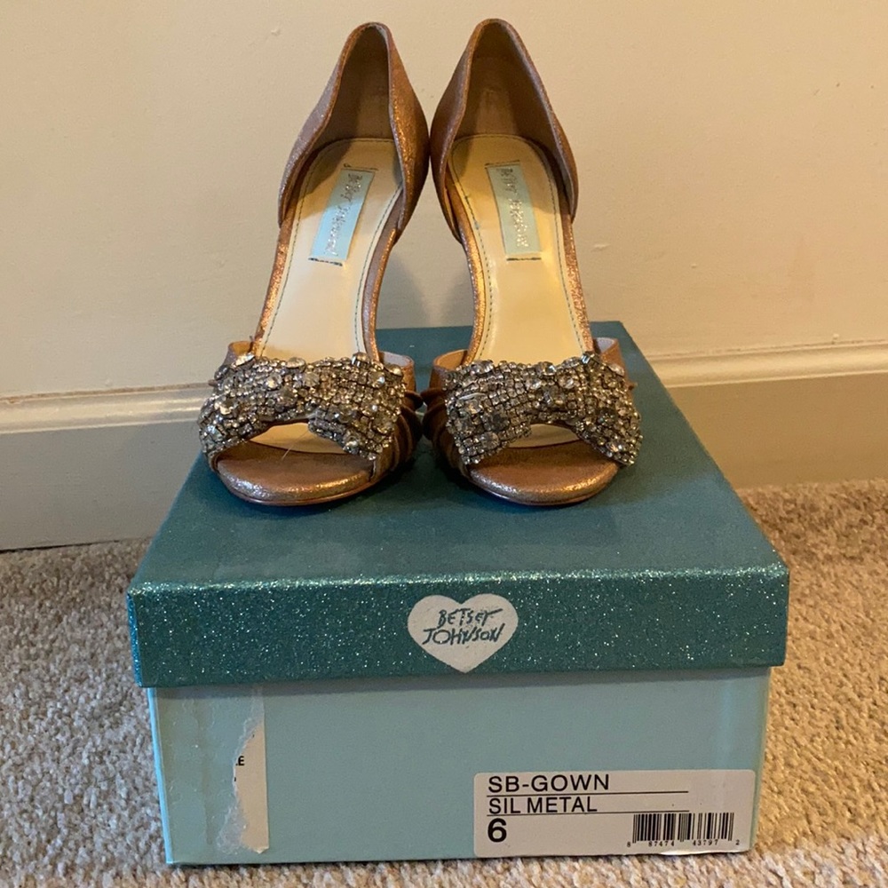 Beautiful Betsey Johnson great wedding rose gold beautiful rhinestone bow good